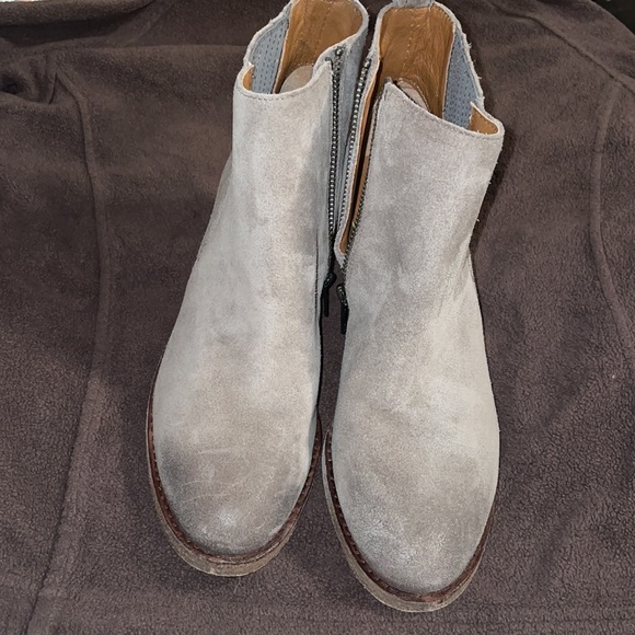 FRYE women Alton Chelsea Suede Leather Boots 🥾 - Picture 5 of 11